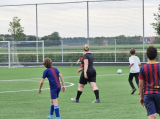 Laatste training S.K.N.W.K. JO11-1JM (partijtje tegen de ouders) van maandag 27 mei 2024 (114/137)